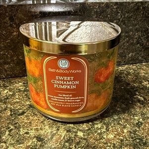 Bath & Body Works Sweet Cinnamon Pumpkin Candle